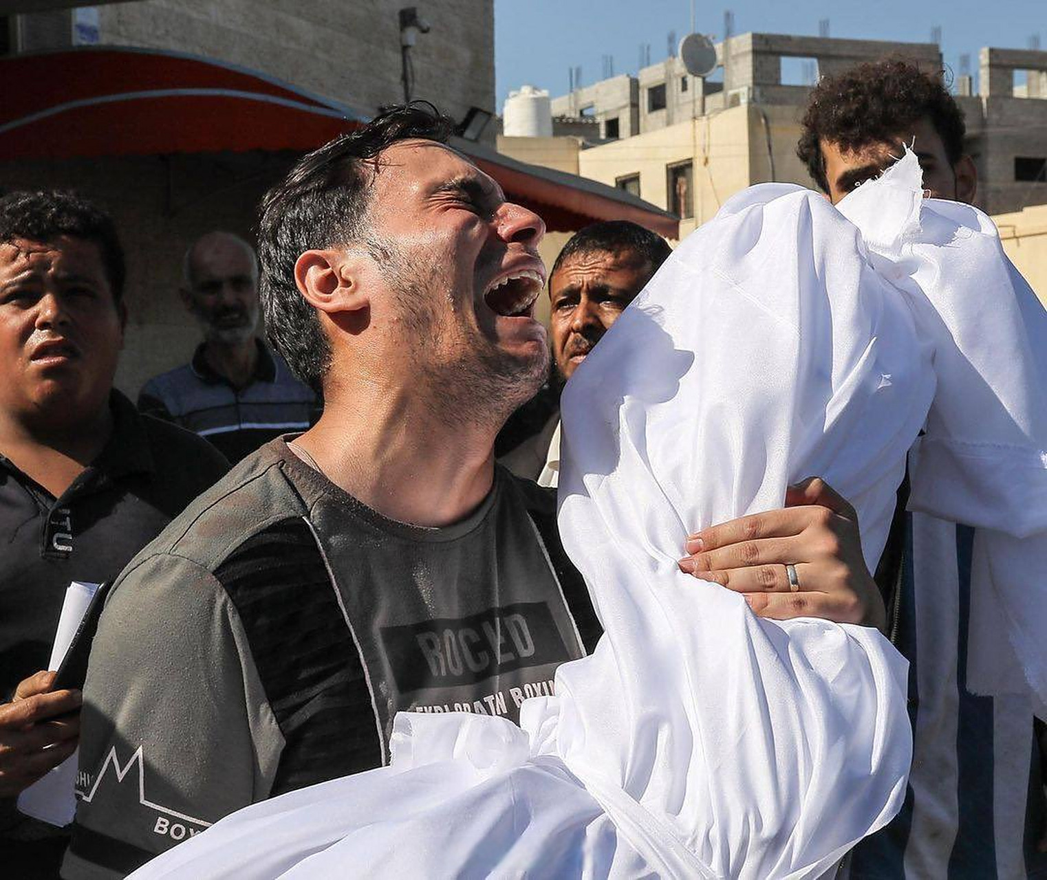 皇冠-莫德里奇是后腰还是前腰  第2张